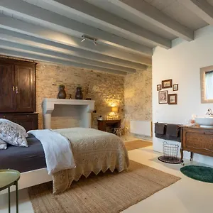 Domaine La Pomme De Pin Bed & Breakfast